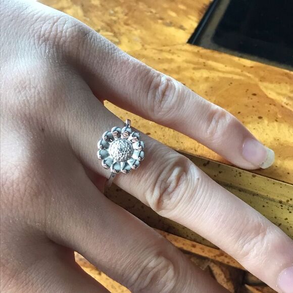 Natural Diamond Accent Sterling Silver Ring Size 7 - Picture 2 of 9